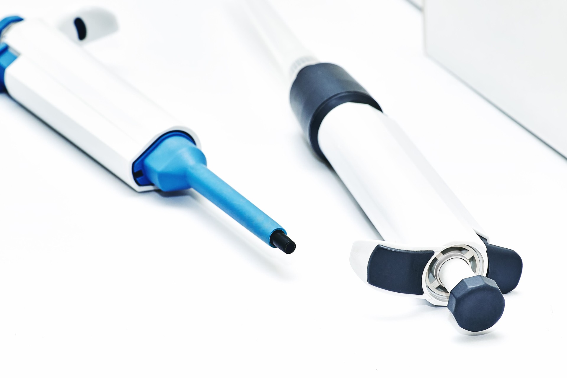 Two automatic color dispenser